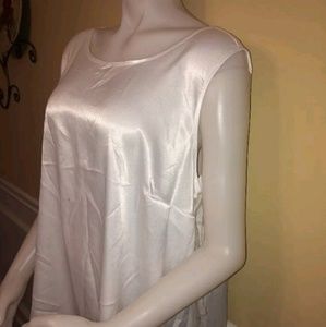 4 White Round Neck Kasper Tops.